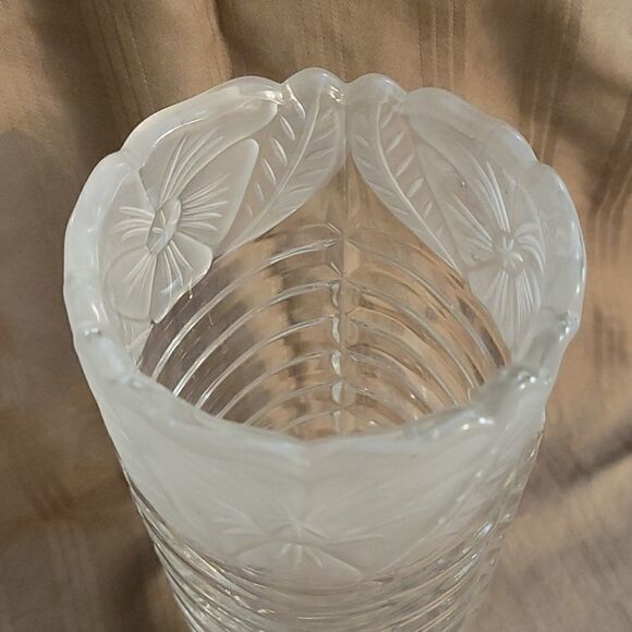 VTG Floral Frosted Leaded Crystal Ripple Cut Vase - Picture 4 of 4